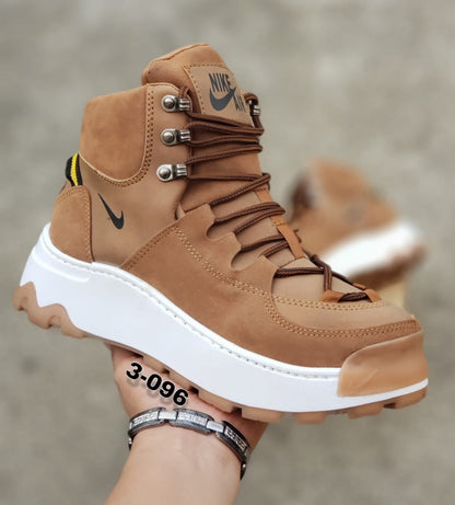 BOTA NIKE